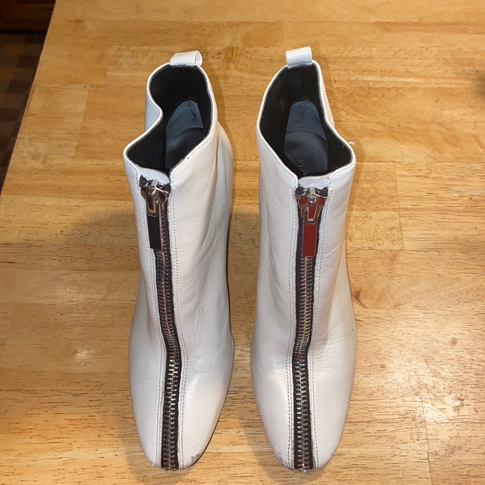 White zip front booties. Worn with scratches. See pics
